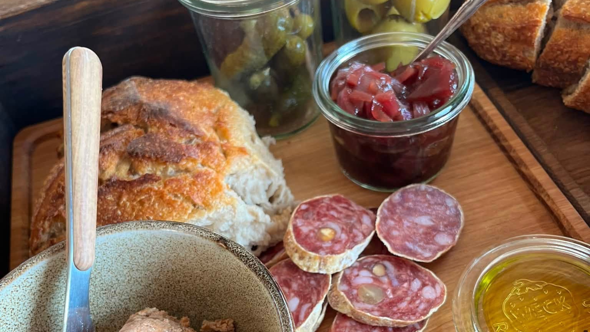 vinbar med snacks